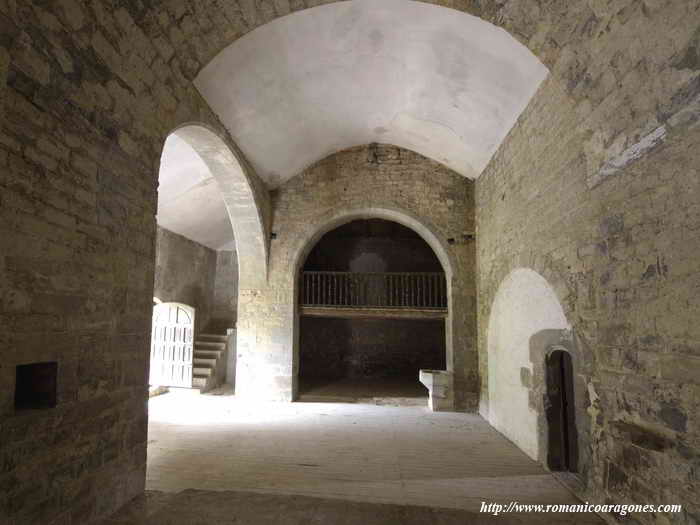Nave hacia los pies del templo